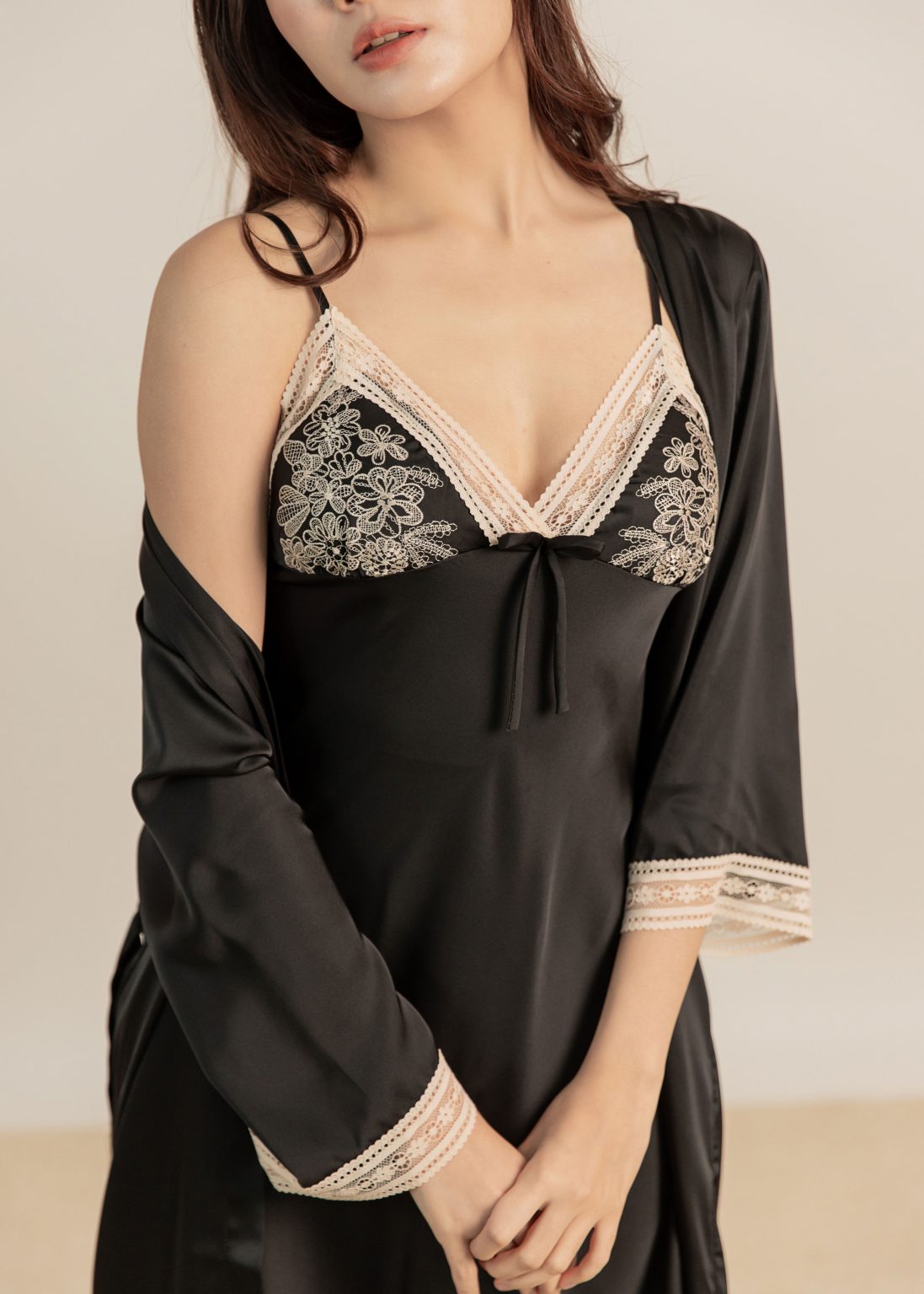 Duchess Azalea Nightdress Set in Black - Image 11