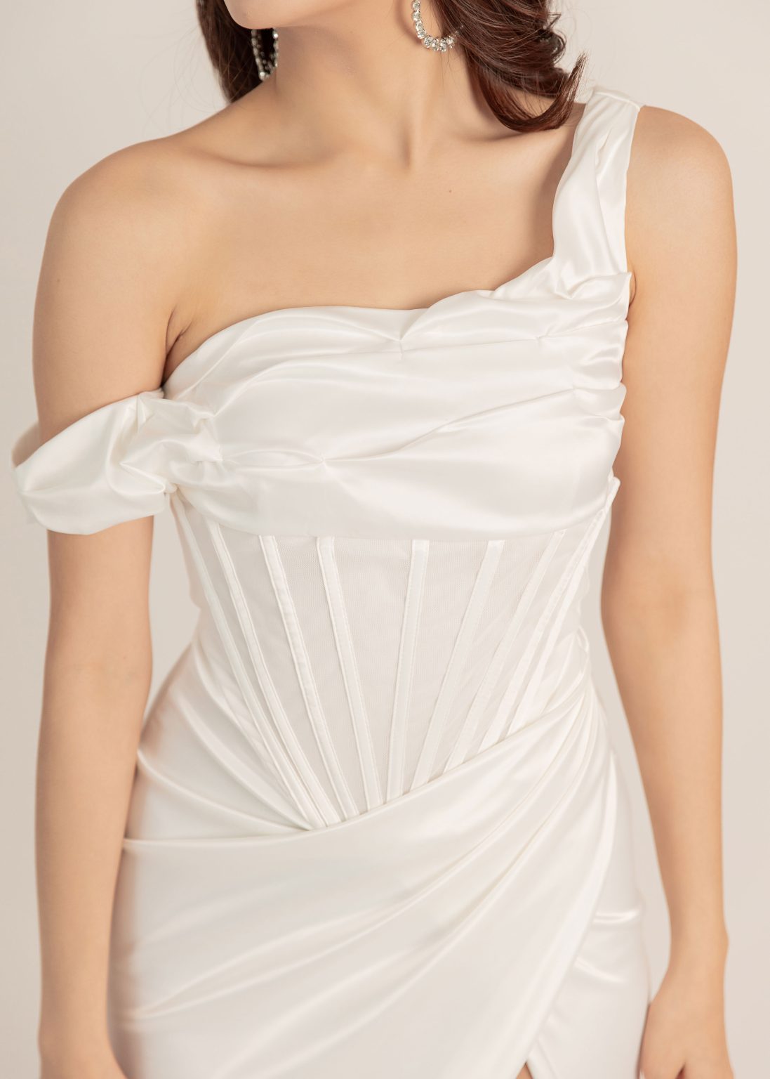 Goddess of Greek One Shoulder Satin Gown in White - Image 9