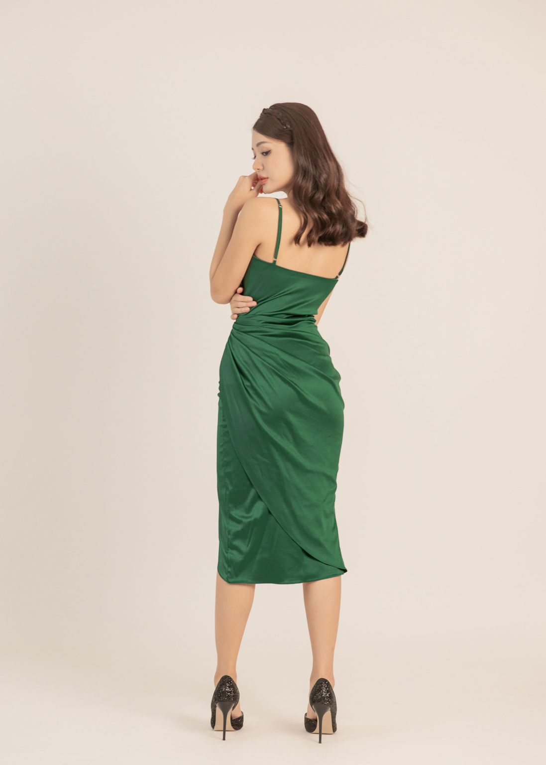 Lady Aristocrat Satin Gown in Emerald Green - Image 6