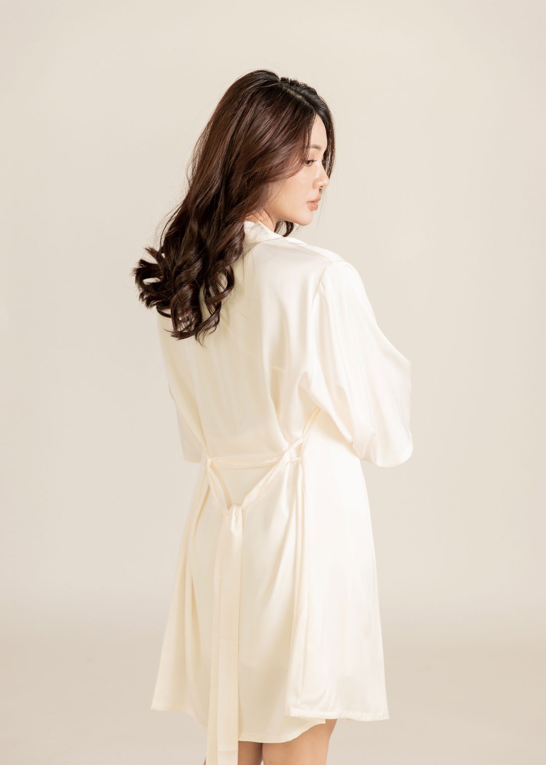 Drapery Abyss Nightdress Set In Cream - Image 5