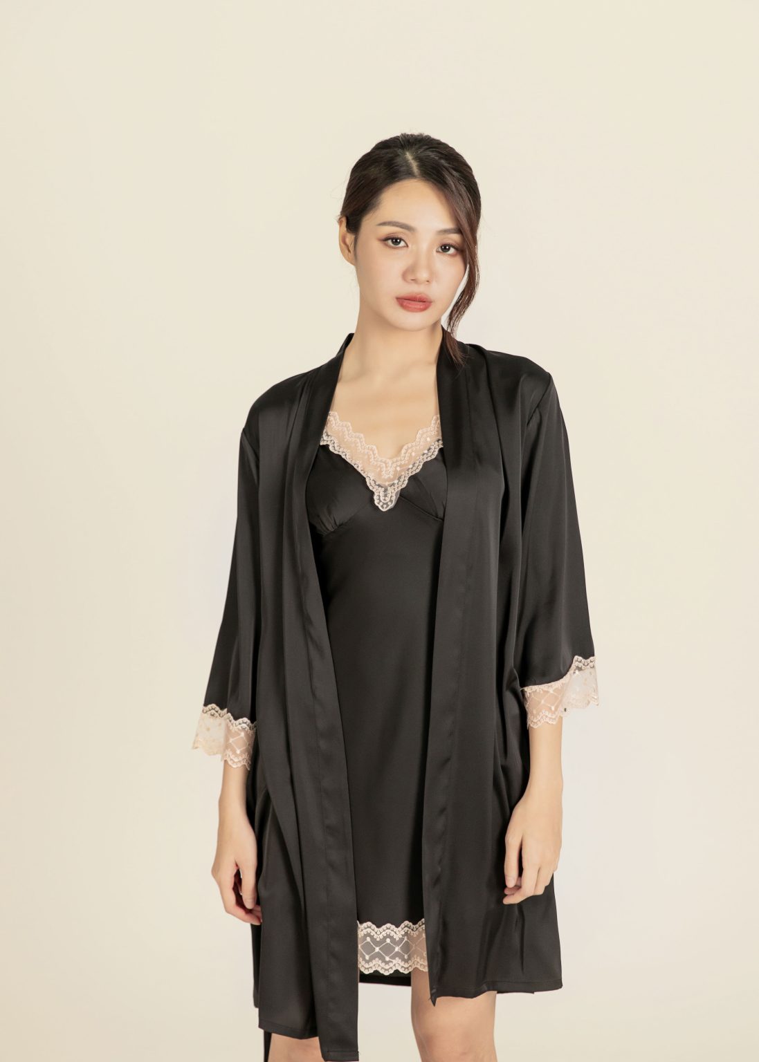 Lisere Freckles Nightdress Set in Black - Image 15