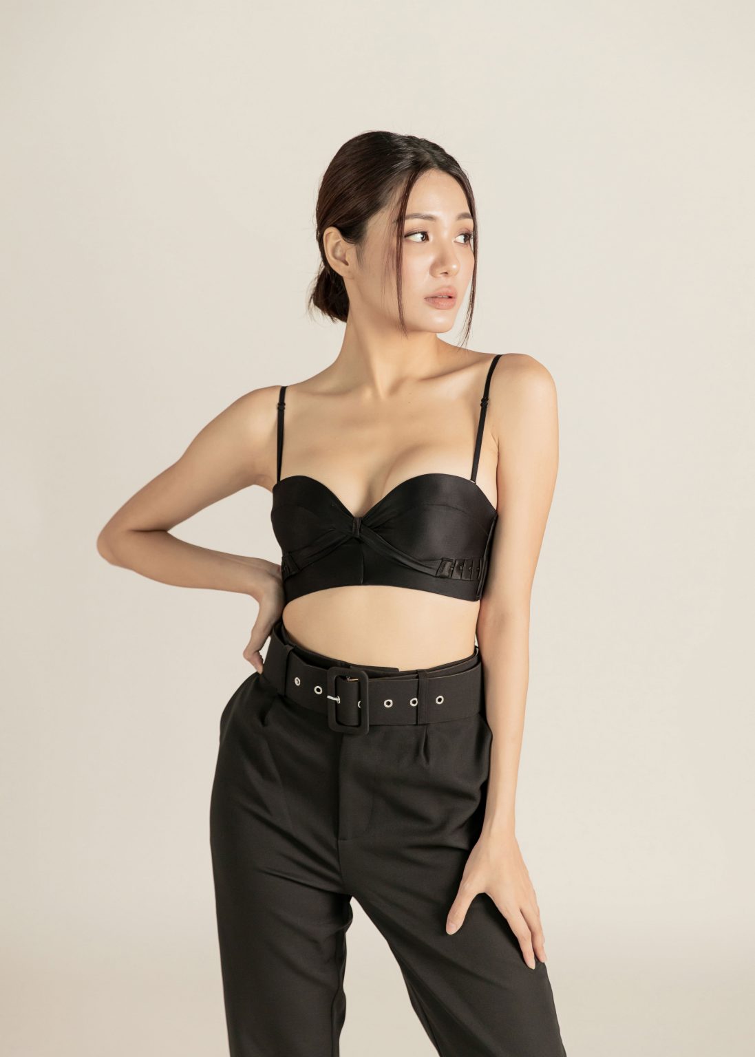 Aero Weave Bandeau Bra In Black - Image 8