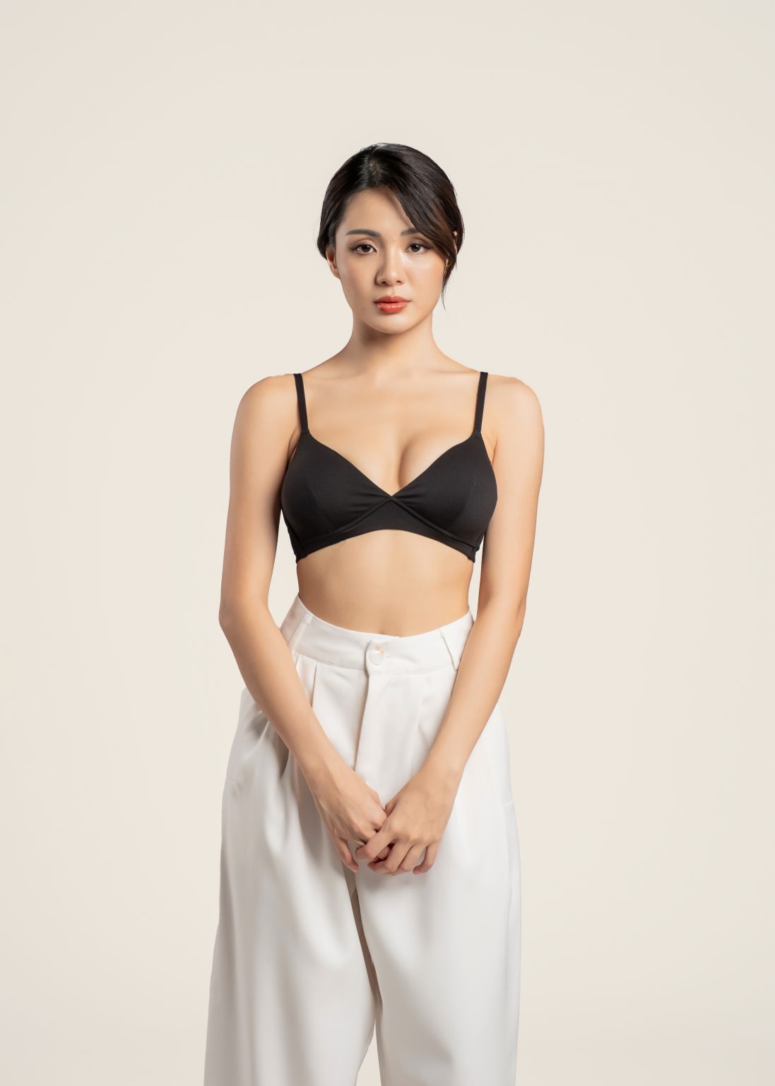 Arch Curve Bralette in Black - Image 3